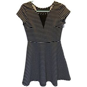 NWT CHARLOTTE RUSSE WOMEN'S BLACK/WHITE DRESS Size medium, Mesh decollate detail